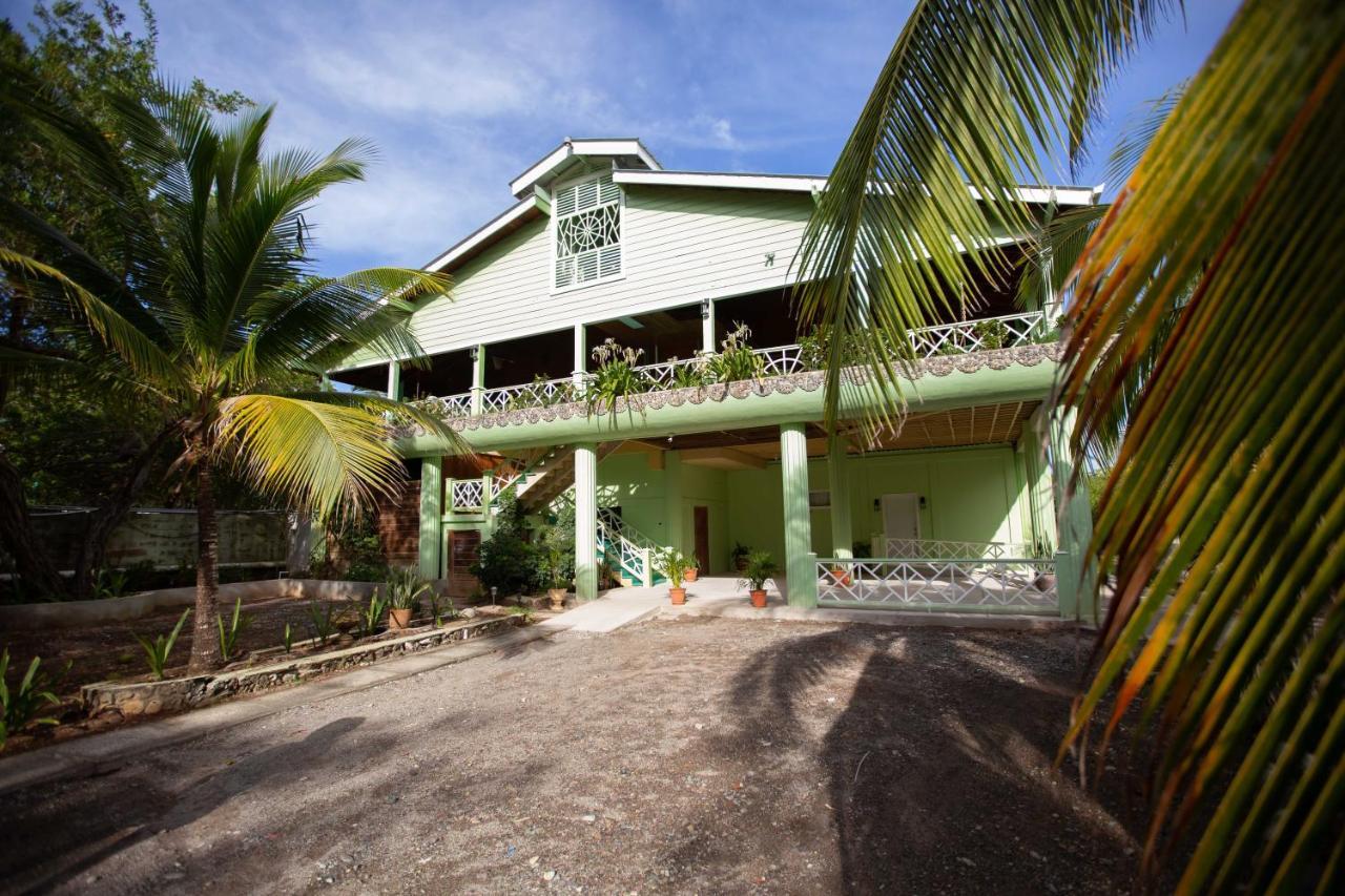 Sea Eye Hotel - Laguna Building Utila Dış mekan fotoğraf